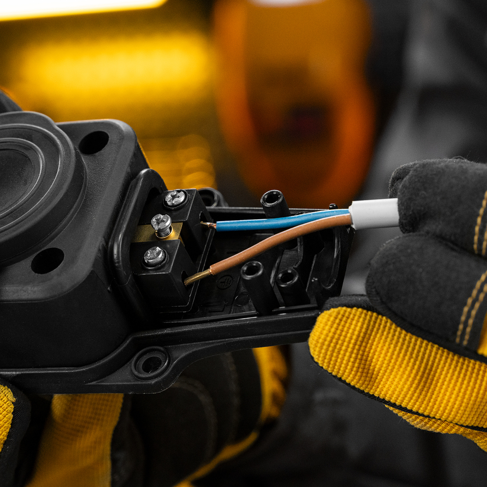 Шнур сетевой Energy Series, ПВС, 1,5 м, 2 x 1 мм, с неразборной вилкой, белый, Denzel