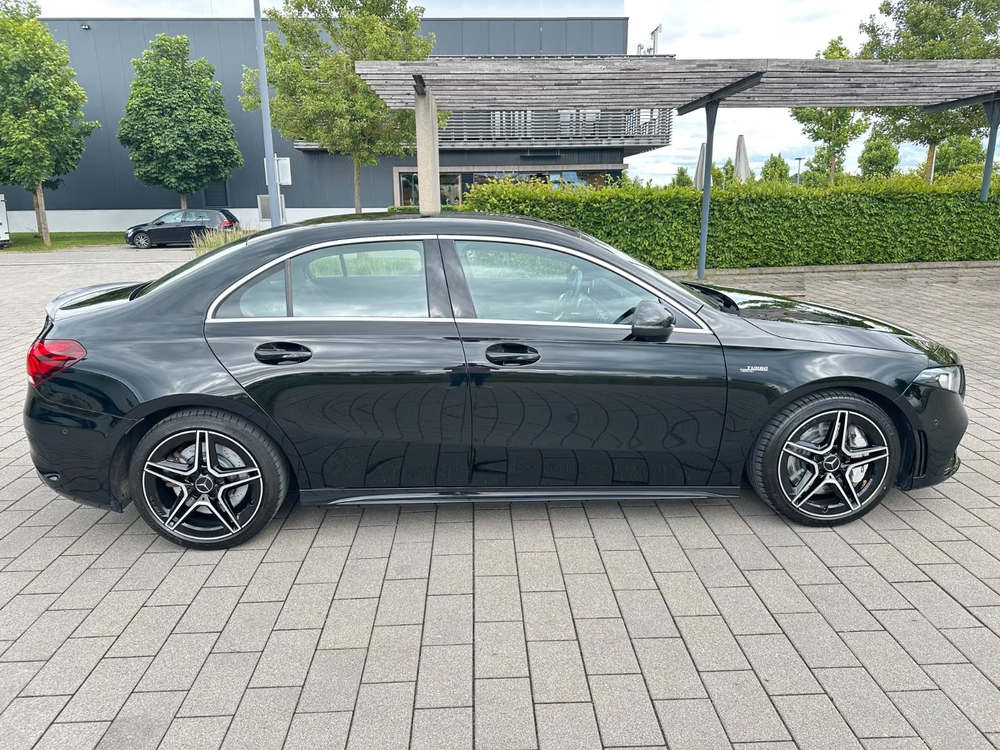 Mercedes-Benz A 35 AMG