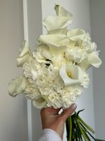 Свадебный букет из калл и диантусов