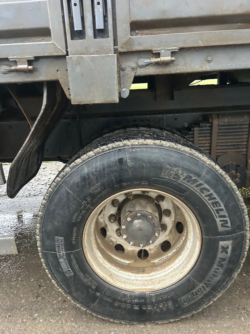 FAW J6 6x4 Бортовой с КМУ 352127 (Дизельный, 11.1 л, 390 л.с. МТ)