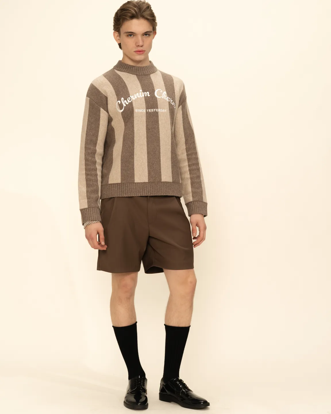 Коричневый свитер 