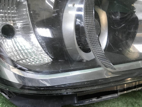 Битая Фара правая Toyota Hilux 8 (2015-2020) LED