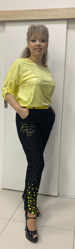 Черные с желтыми горошинами и надписью брюки-штанишки