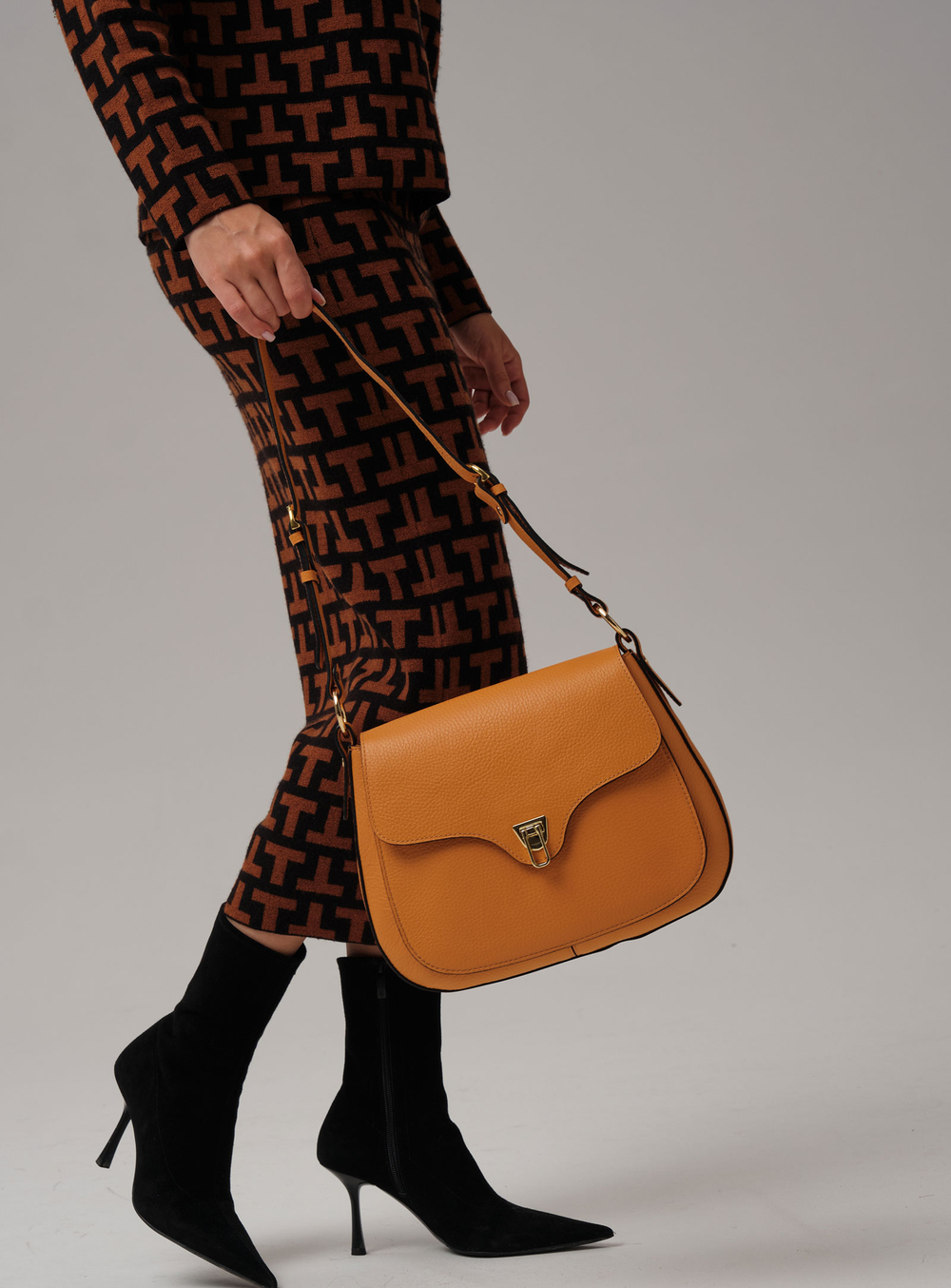 Кожаная сумка Azaro 30778 оранжевая тыква