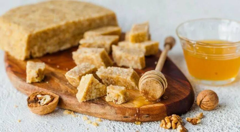 Халва Сокровища Сезама кунжутная Орех и курага 290 г