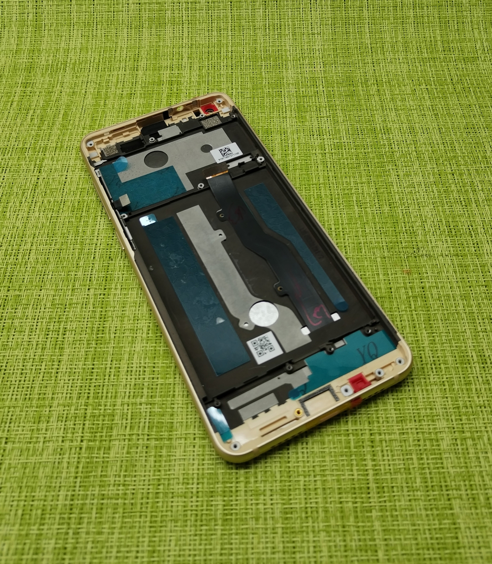 ZTE Blade V9 Дисплейный модуль с тачскрином)+ шлейф кнопок громкости и включения (в рамке) (ORIG-SP)