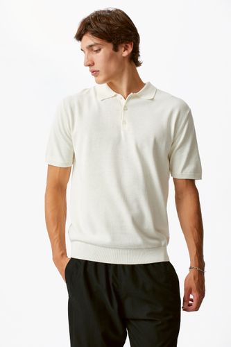 Молочная футболка-поло с пуговицами Laine