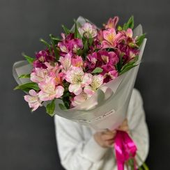 Букет из 9 альстромерий