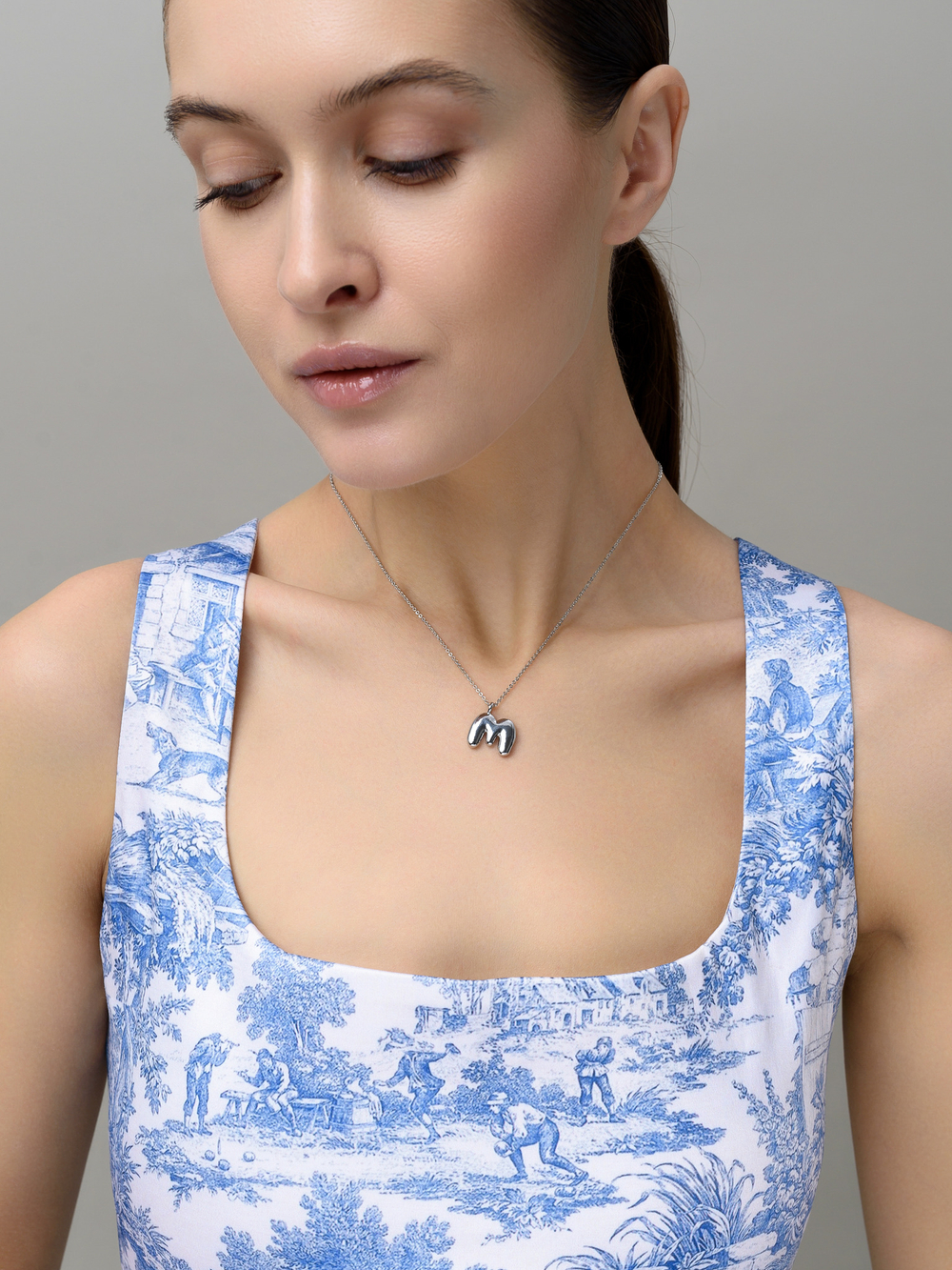 Колье с буквой М