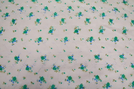 Батист вышивка в зеленый цветок