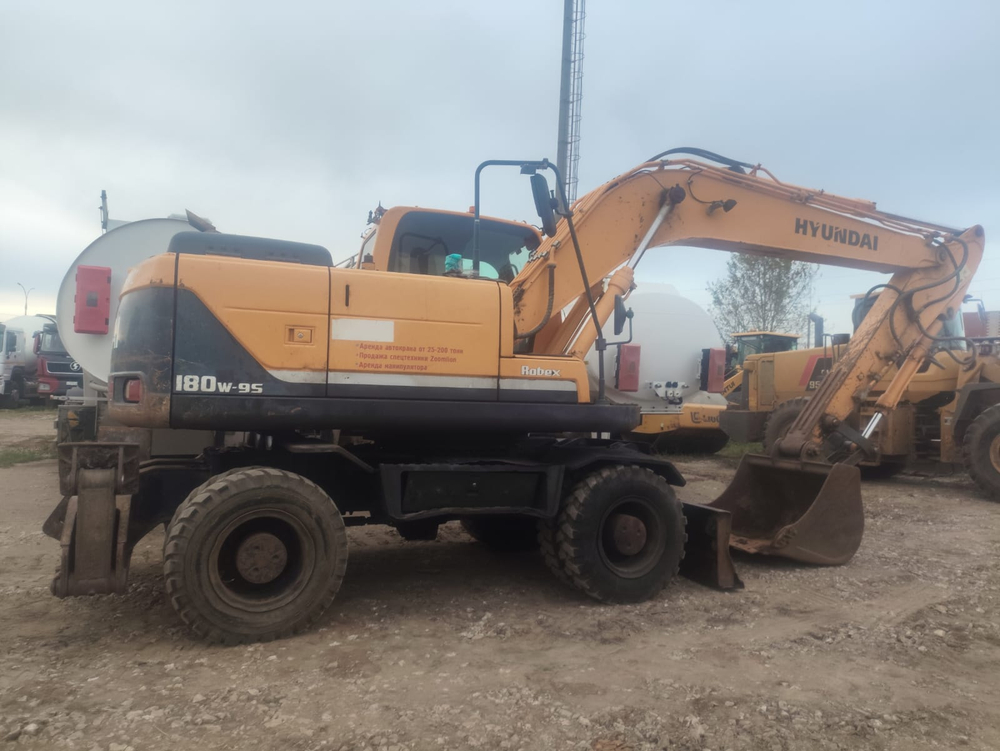 Hyundai R180* Экскаватор колесный R180W-9S (Дизельный, 5,0 л, 118 л.с., АТ)