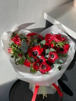 Букет из красных анемонов