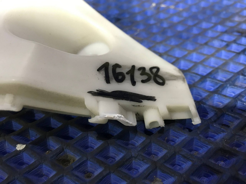 Крепление бампера переднее левое TOYOTA PASSO 2010-2016