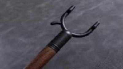 Съемник вешалок-плечиков со вставкой из кожи Орех/Брауни