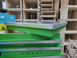 Крыша 16 рамочного улья крашен (липа)