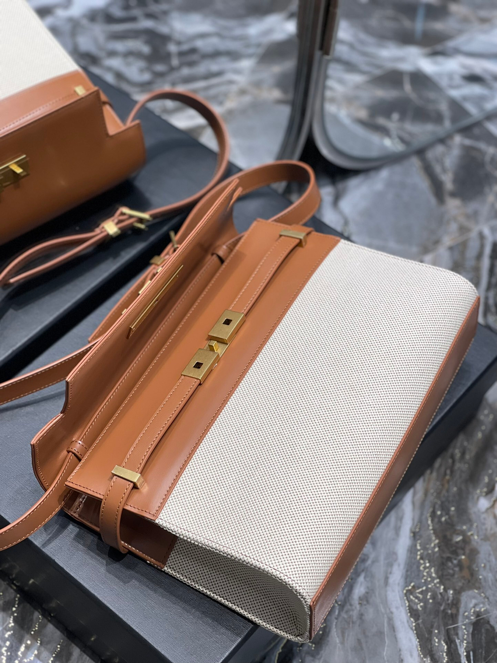 Saint Laurent Manhattan In Box 29 cm