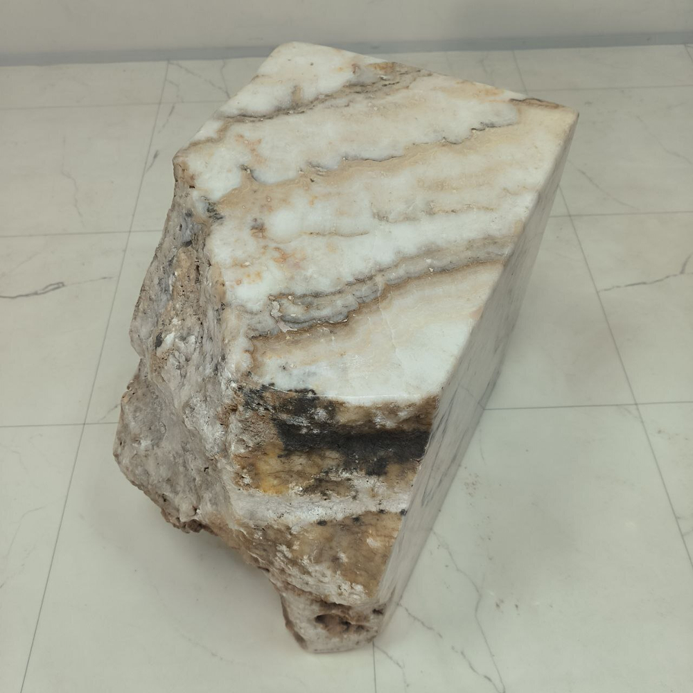 Стол из оникса 65584  (45*32*45) 0195