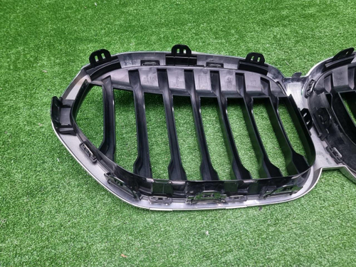 Решетка радиатора BMW X1 F48 (2019-2022)