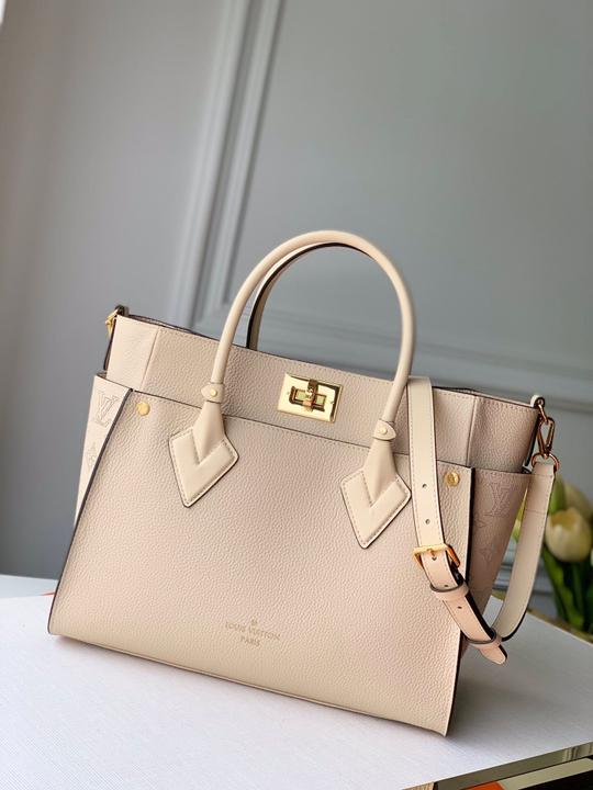 Louis Vuitton On My Side MM