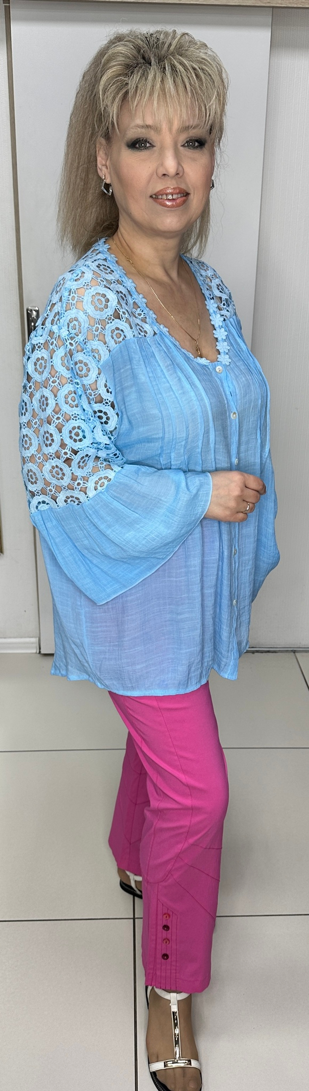 Итальянская голубая ажурная туника на пуговицах