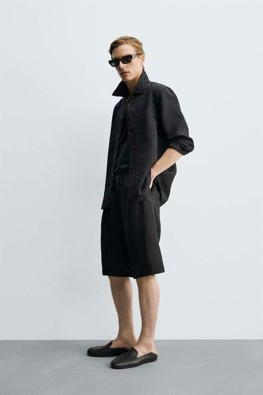 ZARA СВОБОДНЫЕ ЖАККАРДОВЫЕ ШОРТЫ В ПОЛОСКУ, ЧЕРНЫЙ