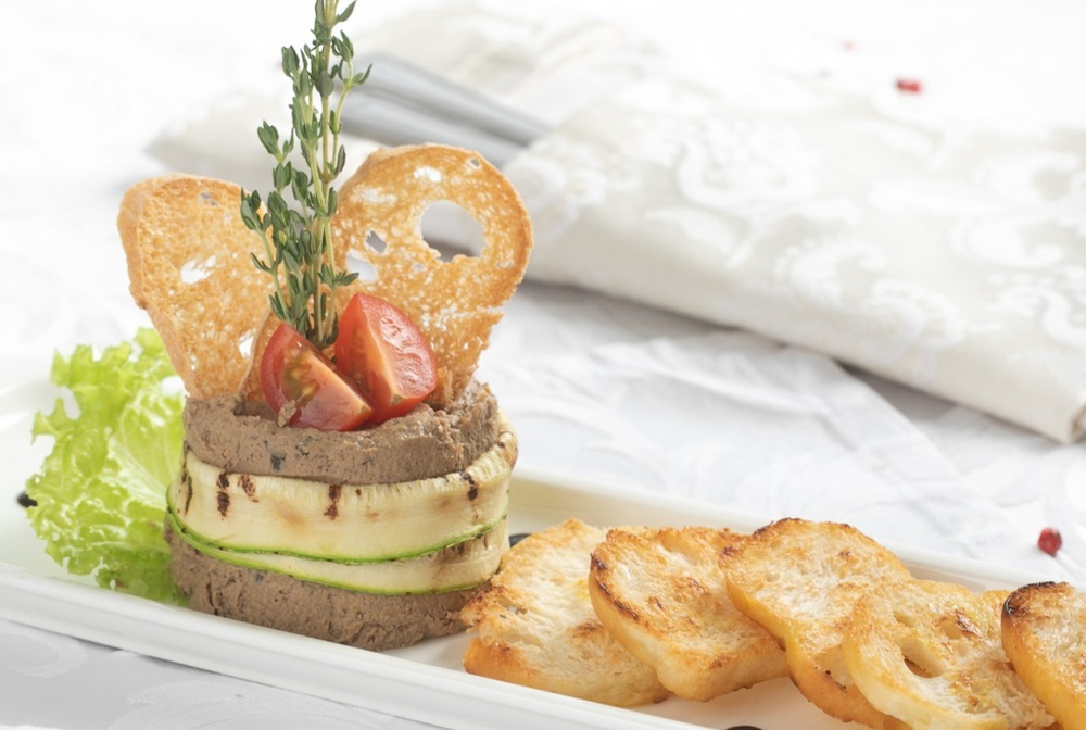 Паштет из куриной печени с печеными тостами (100/40 гр)