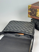 Сумка-мессенджер Louis Vuitton