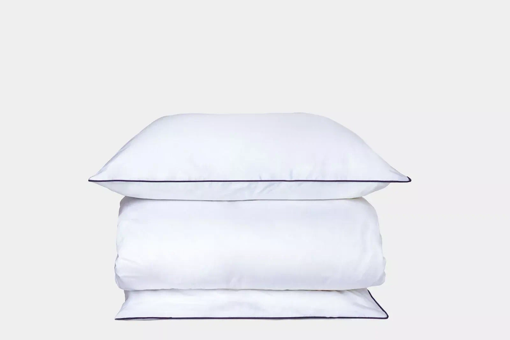 Постельное белье семейное Mollen белое с ежевично-черным кантом