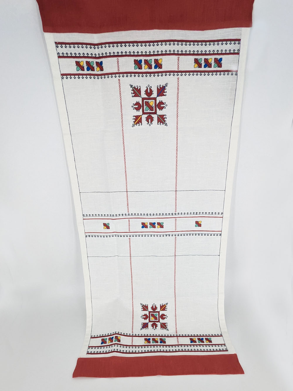 Дорожка с чувашской вышивкой