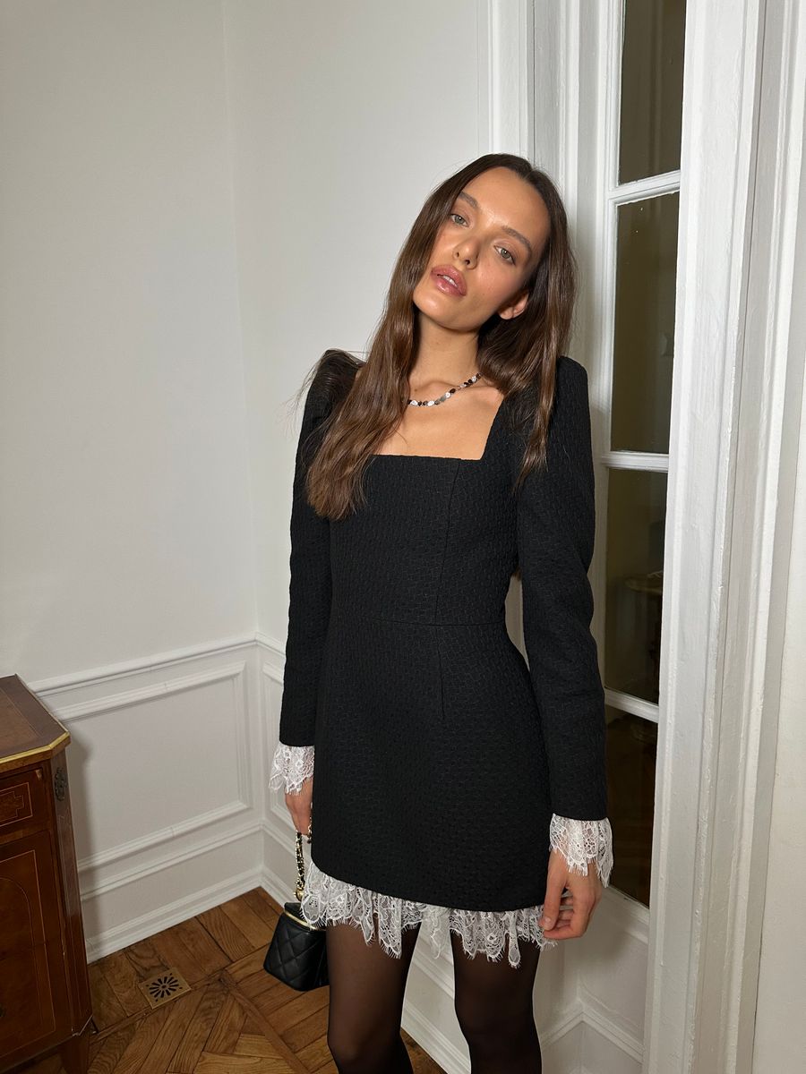 Платье из твида с кружевным подъюбником мини черное
