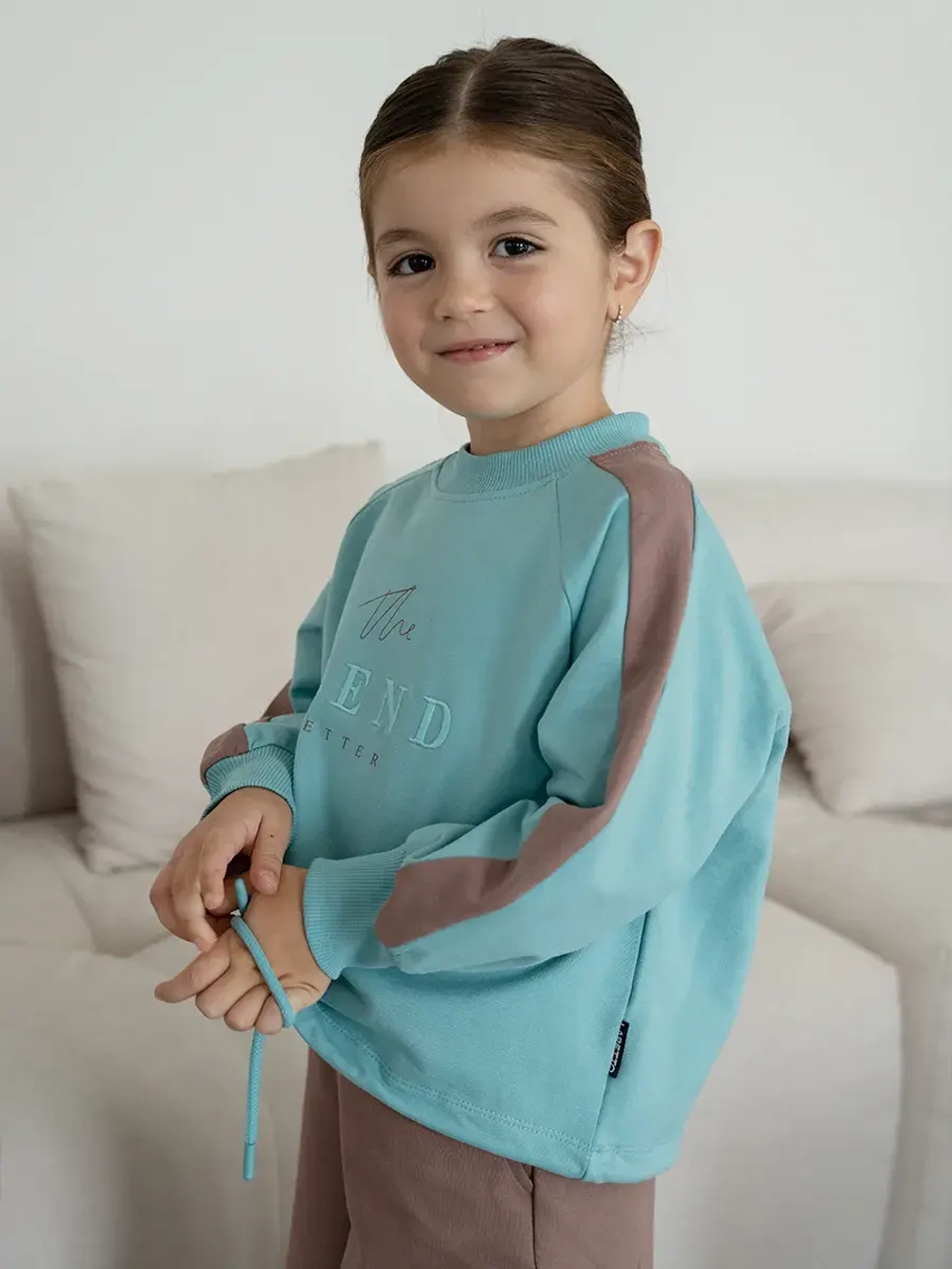 Спортивный костюм для девочки в школу