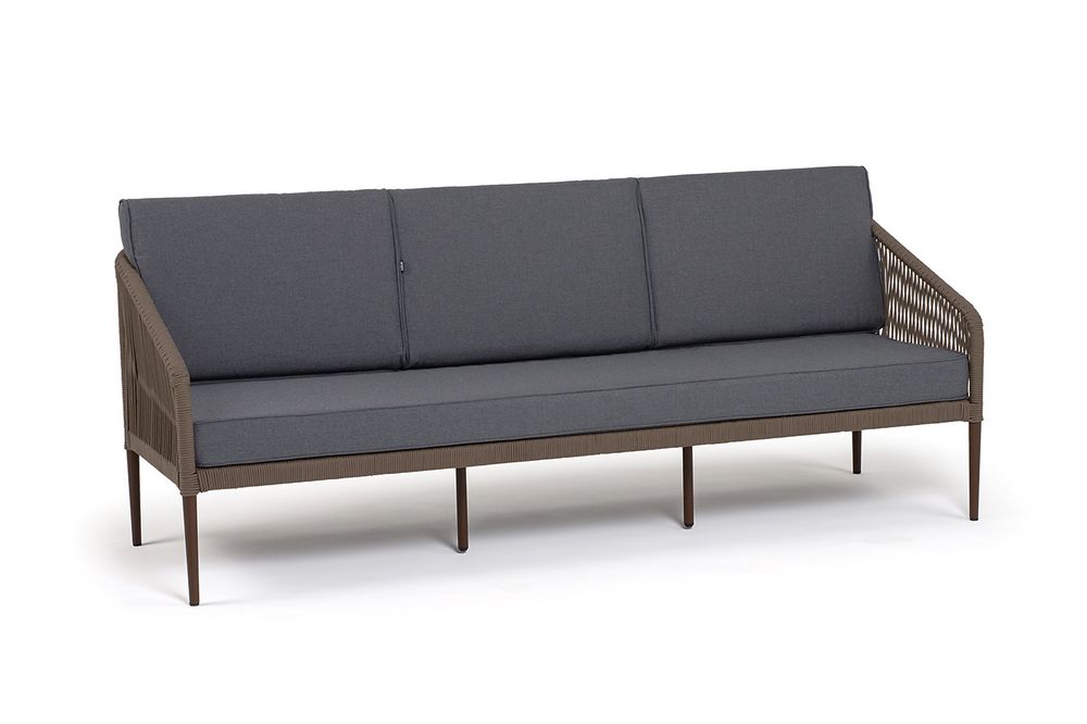 "Канны" диван 3-местный плетеный из роупа, каркас алюминий коричневый (RAL8016) муар, роуп коричневый круглый, ткань темно-серая 027