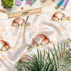 Ткань лён милые крабы с ракушкой на белом фоне