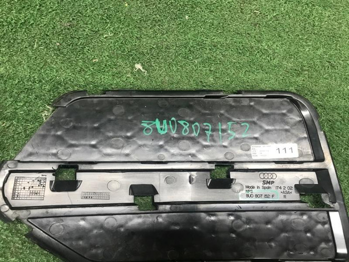 Решетка переднего бампера правая Audi Q3 1 8U (2014-2018)