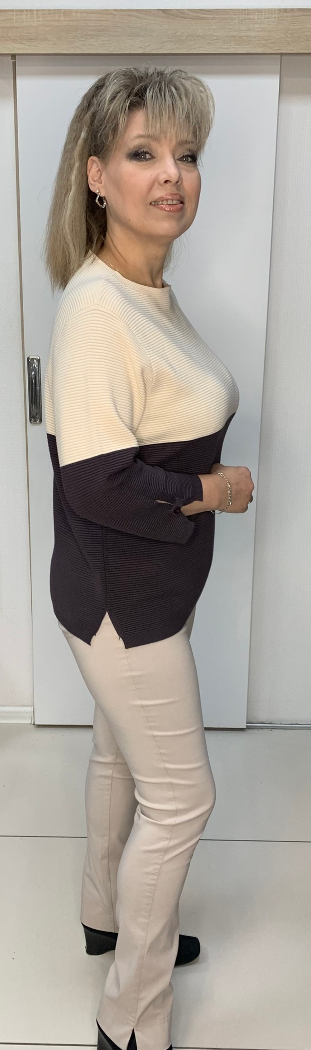 Бежево-коричневый джемпер