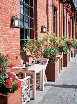 Уличный настенный светильник Outdoor O031WL-01BR