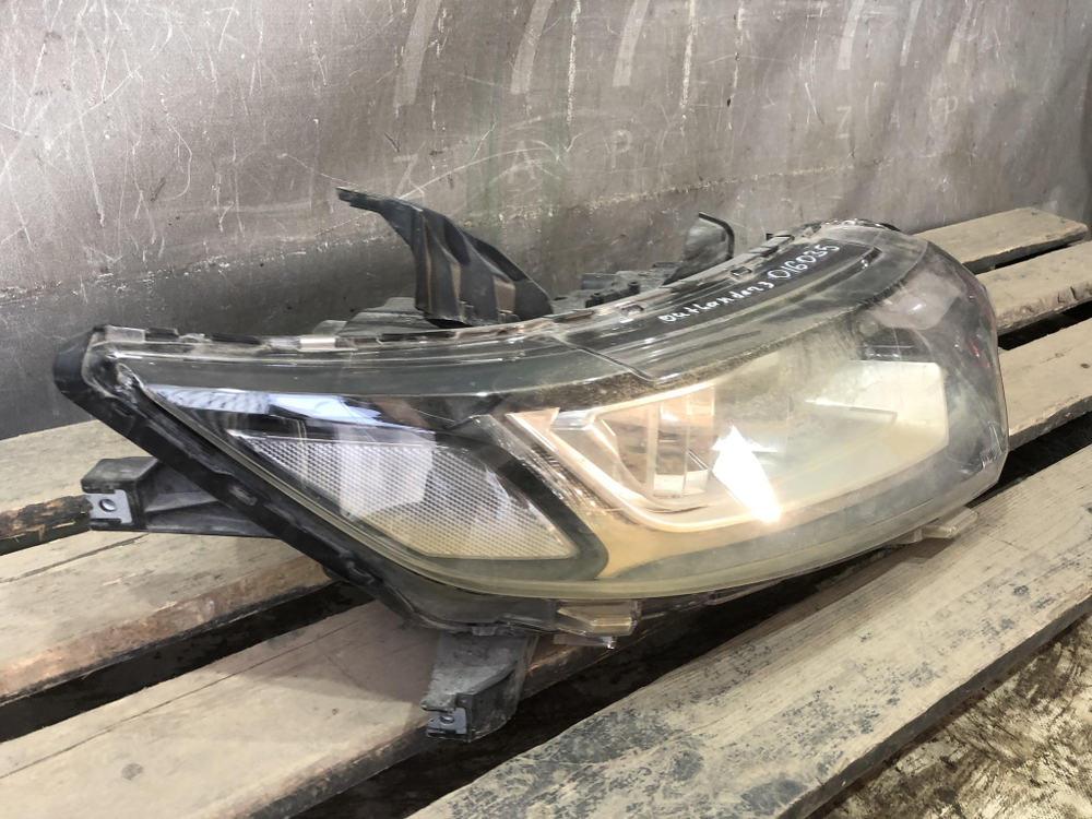 Фара правая Mitsubishi Outlander 3 15-21 Б/У Оригинал ECM92122A20