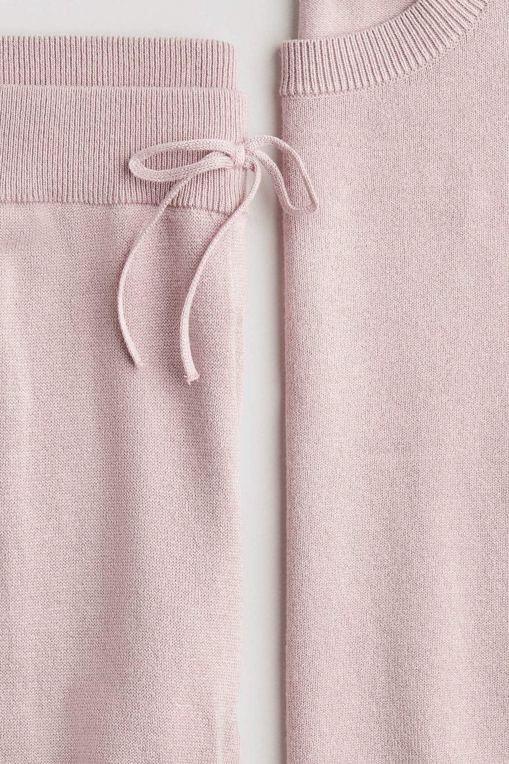 H&M Комплект из мягкого тонкого свитера и брюк-джоггеров, светло-розовый