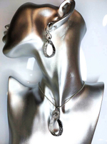 Комплект бижутерии. Набор колье с серьгами "Юнона"