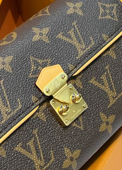 Клатч Louis Vuitton Camille
