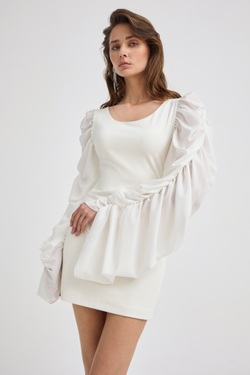 Платье с объемными рукавами