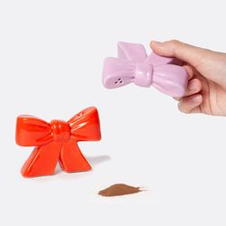 Набор из солонки и перечницы Bow