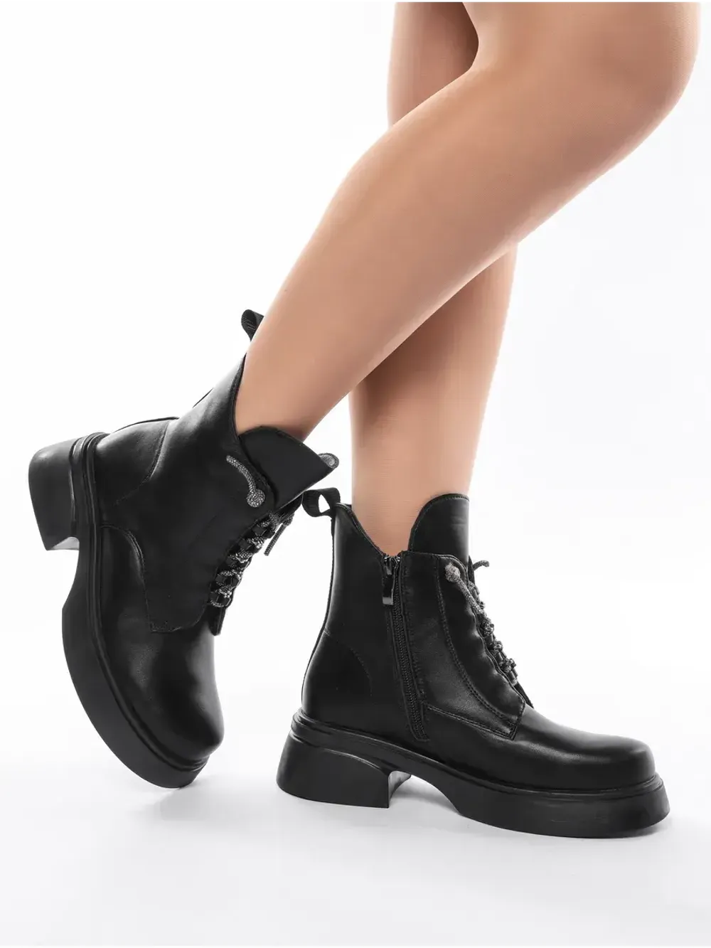 Зимние ботинки на высокой платформе