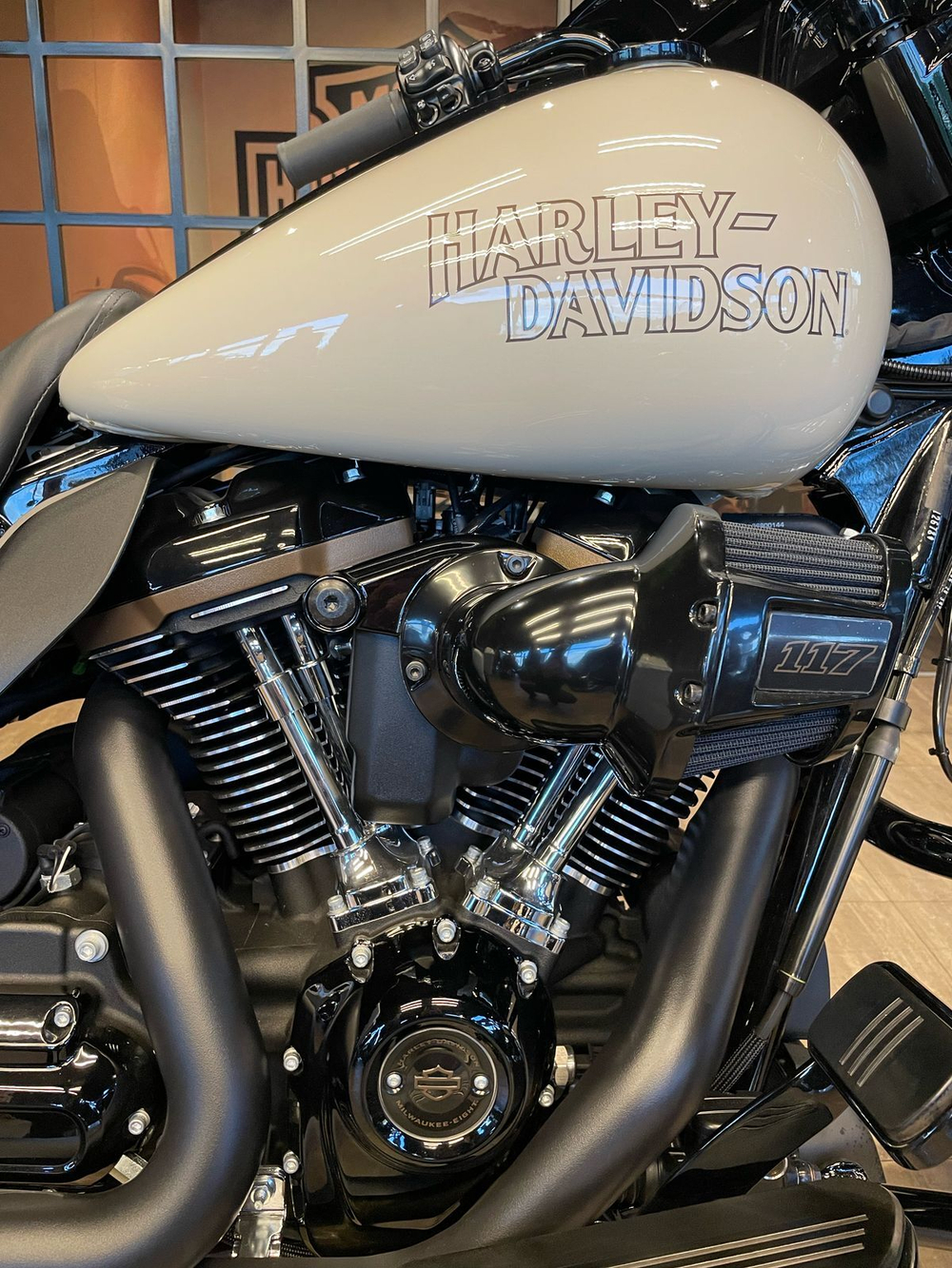 Harley-Davidson Street Glide ST White Sand Pearl / Черный (с НДС)