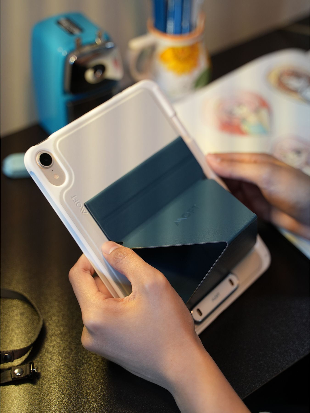 Складная магнитная подставка для планшета SNAP TABLET STAND / 6 позиций / Синяя
