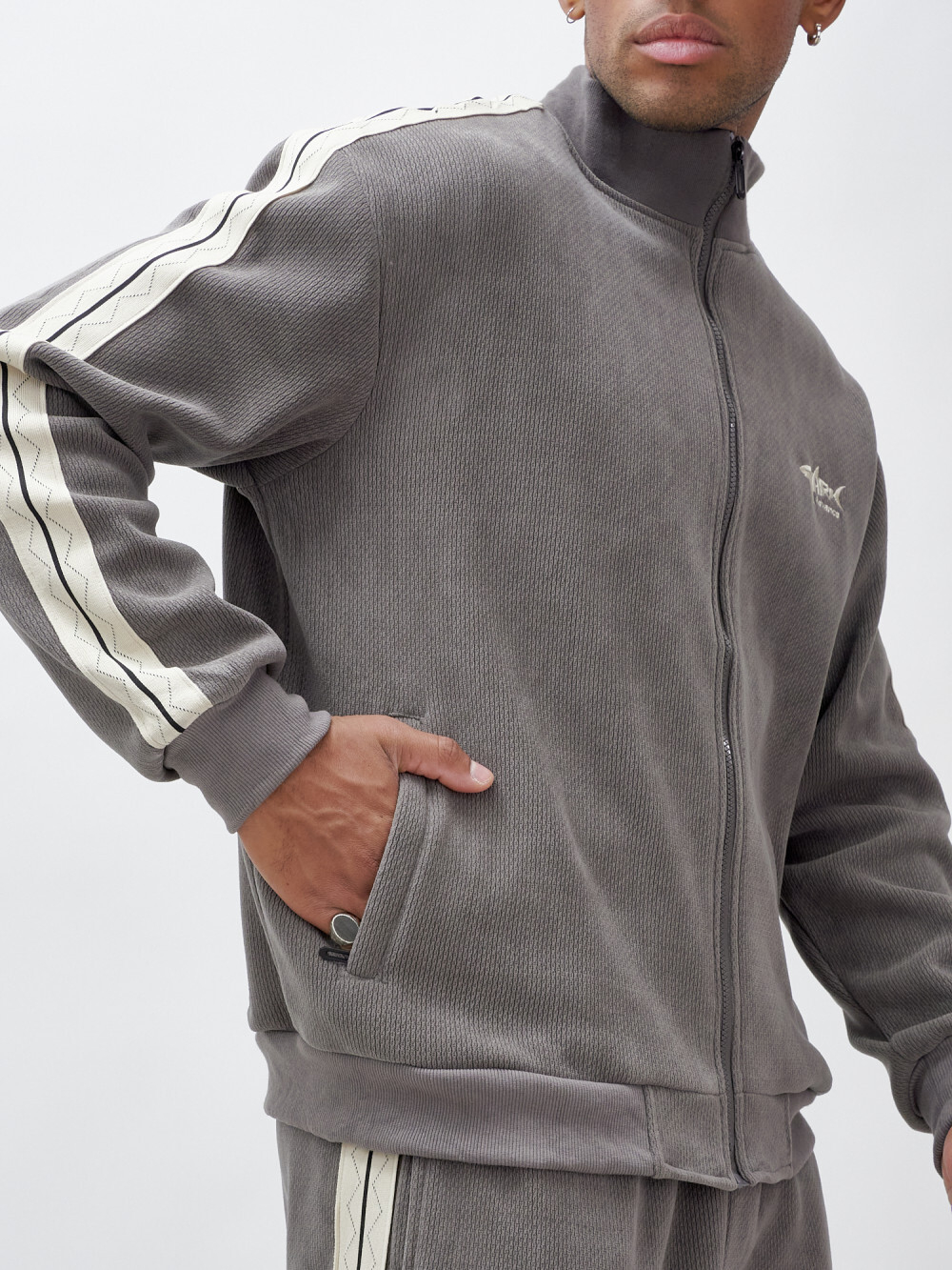 Спортивный костюм мужской демисезонный на флисе серого цвета 330Sr