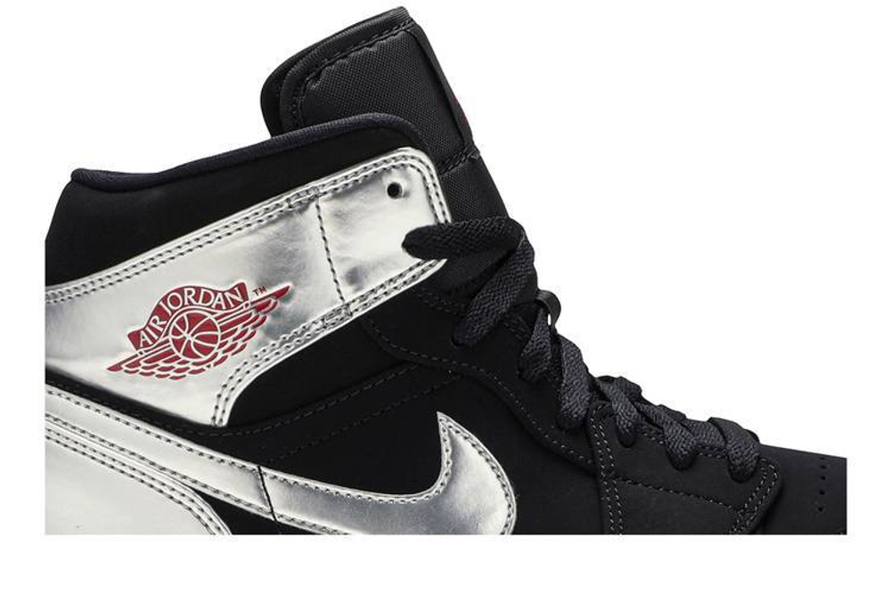 Кроссовки Jordan Air Jordan 1 Mid Takes It Back To "Johnny Kilroy"