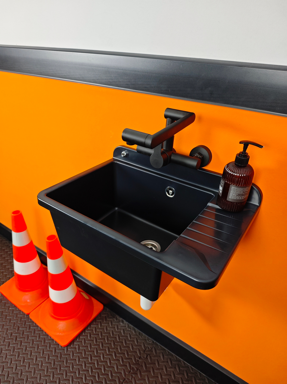 Пластиковая техническая раковина COMPACT BLACK