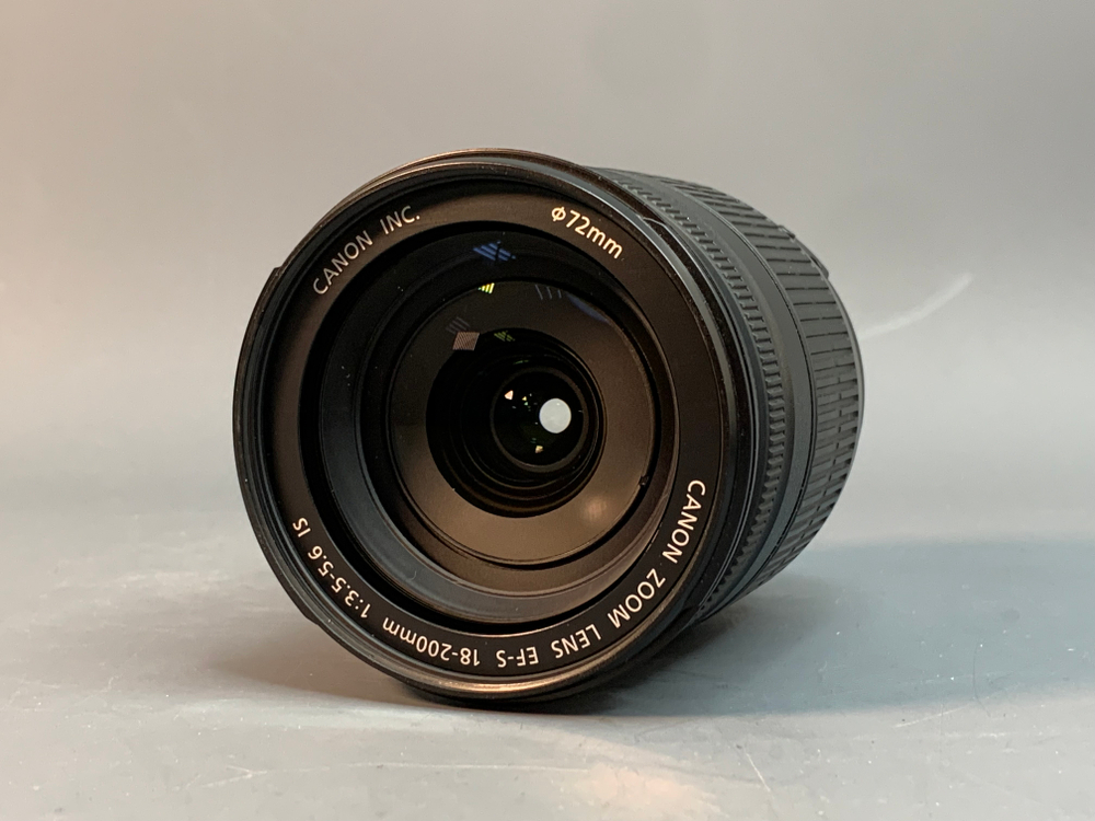 Canon EF-S 18-200mm 3.5-5.6 IS