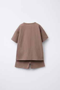 ZARA КОМПЛЕКТ ИЗ ОДНОТОННОЙ ФУТБОЛКИ И ШОРТОВ-БЕРМУДОВ, СЕРО-КОРИЧНЕВЫЙ